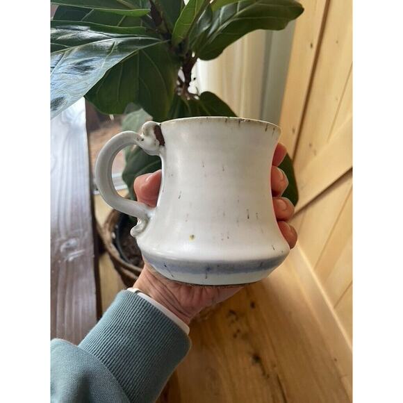 Signed pottery coffee mug Gray with painted flowers cottage core EUC - Picture 4 of 5